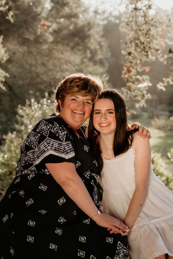 senior portraits, mother and daughter