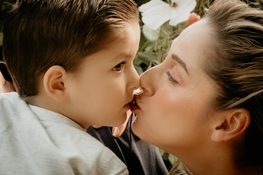 mother and son, family portraits, Valencia photographer