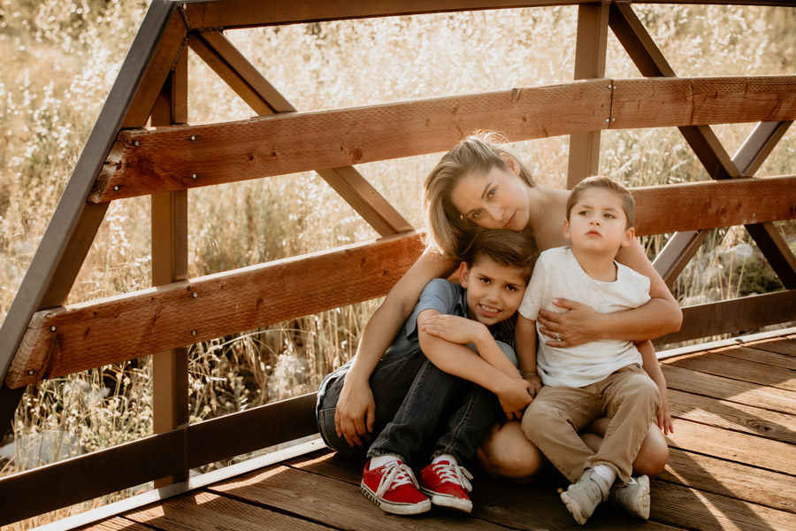 mother and sons, family portraits, golden hour photography 