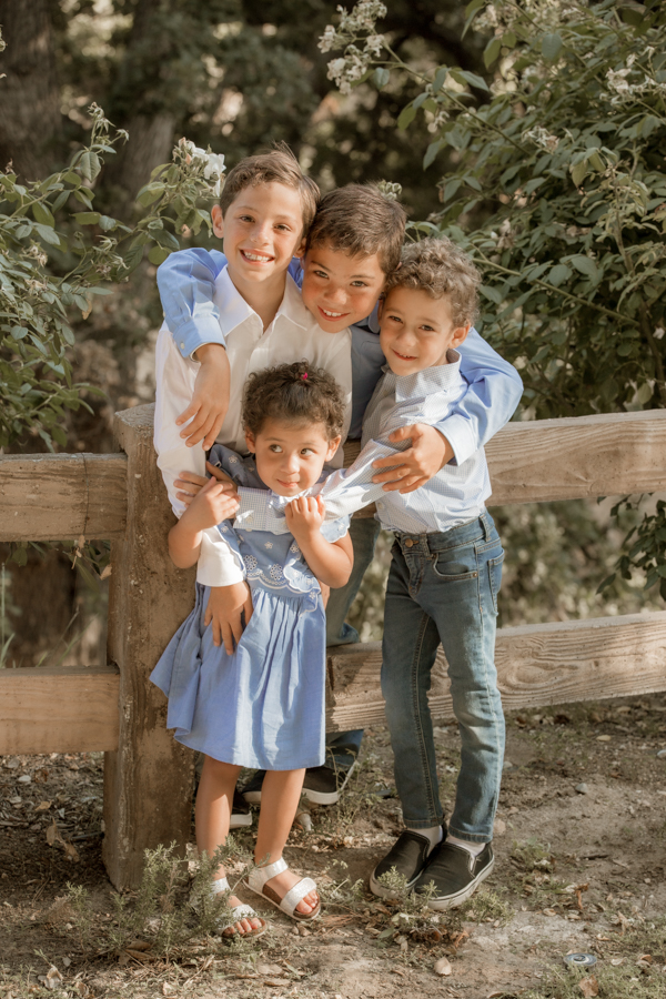 family portraits, child photography, siblings, Valencia photographer