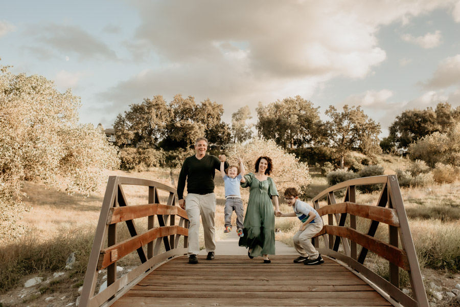 Family portraits, outdoor lifestyle photography, golden hour, valencia photographer