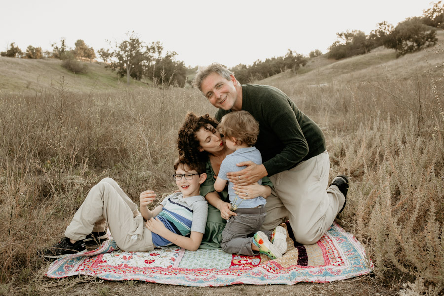 Family portraits, outdoor lifestyle photography, golden hour, Valencia photographer