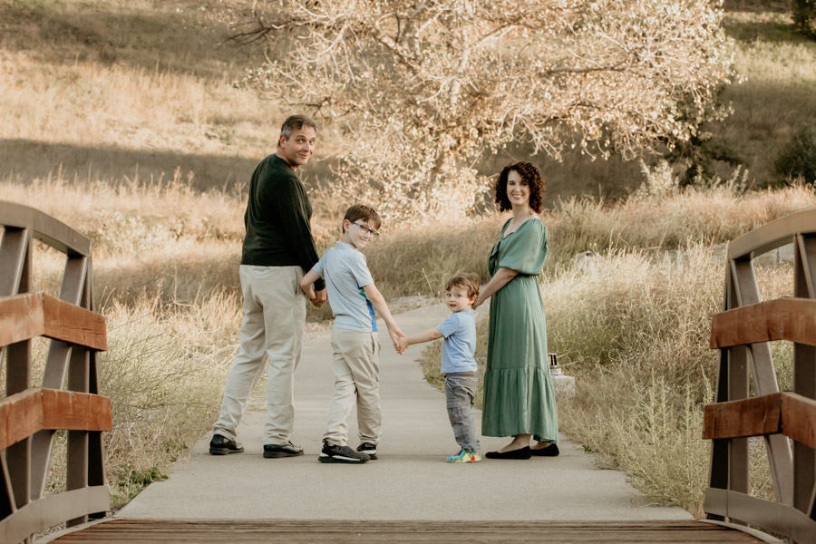 Family portraits, outdoor lifestyle photography, golden hour, Valencia photographer