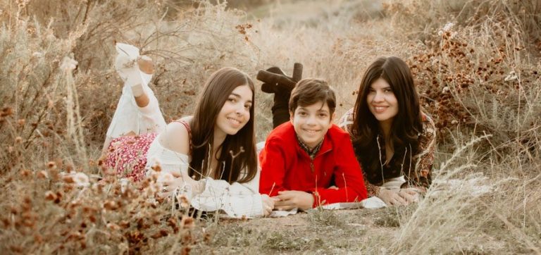 Family portraits, mother and children, Valencia photographer,