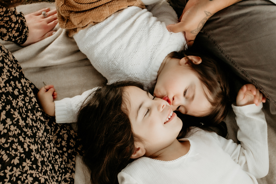 2V7A2570 SCV photographer, Santa Clarita Photogpraher, Valencia photographer, family photographer<br />
family portraits, sisters