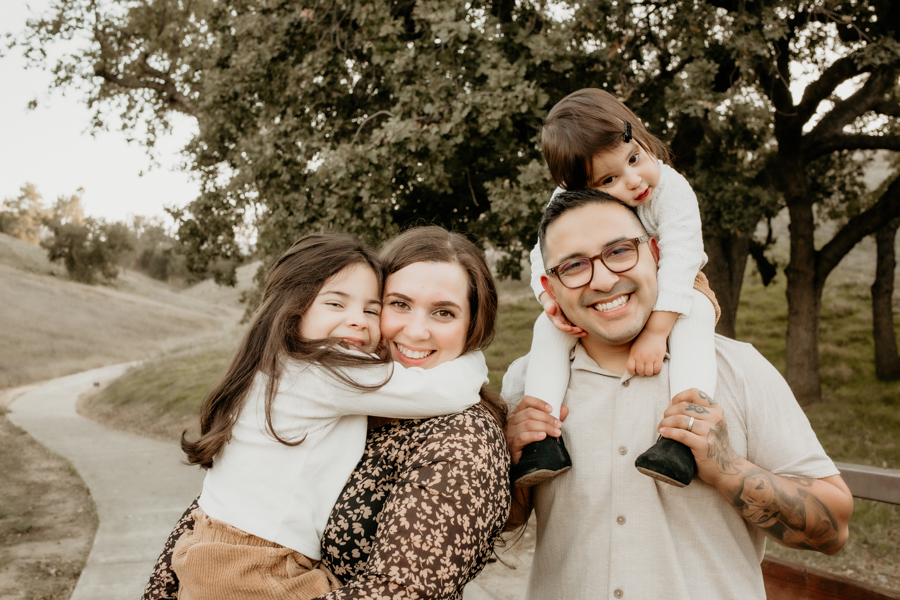 2V7A2574 SCV photographer, Santa Clarita Photogpraher, Valencia photographer, family photographer<br />
family portraits