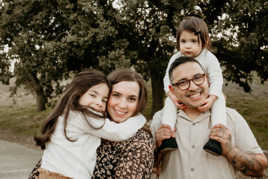 2V7A2576 SCV photographer, Santa Clarita Photogpraher, Valencia photographer, family photographer<br />
family portraits