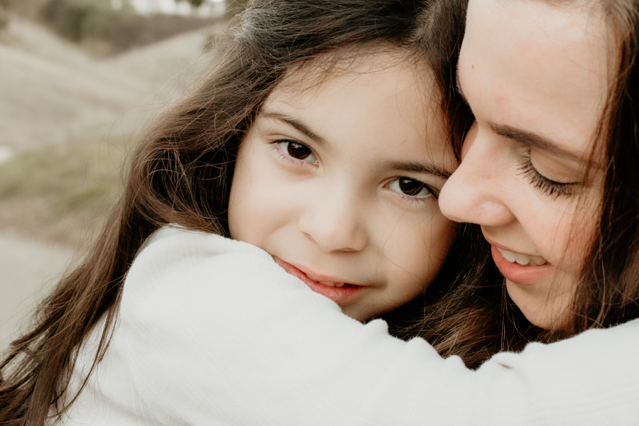 2V7A2590 SCV photographer, Santa Clarita Photogpraher, Valencia photographer, family photographer<br />
family portraits, mother and daughter