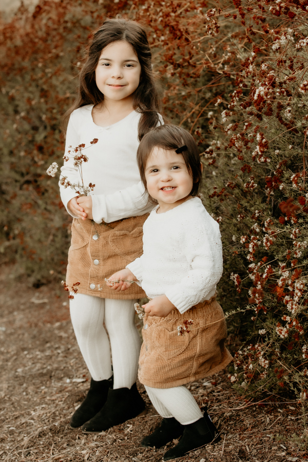 6G4A3901 SCV photographer, Santa Clarita Photogpraher, Valencia photographer, family photographer<br />
family portraits, sisters